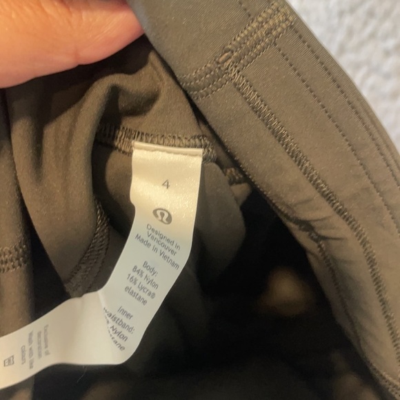 Lululemon Base Pace High-Rise Running Tight 24"
Army Green size 4 - Picture 7 of 10